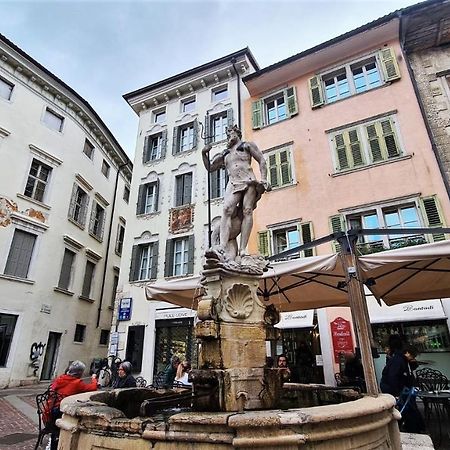 Mazzini, 30 Nord Appartement Rovereto  Buitenkant foto