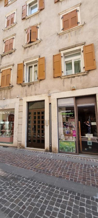 Mazzini, 30 Nord Appartement Rovereto  Buitenkant foto